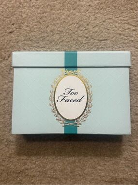 Too Faced “La Petite Maison” Christmas in Paris 2015 Holiday Palette (Brand New)